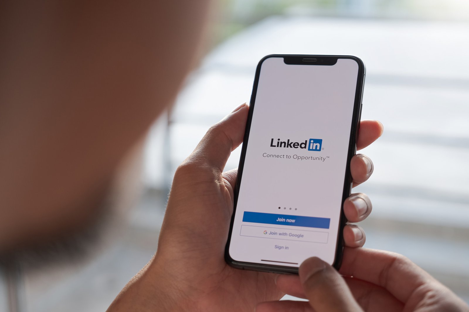 Parabéns, Você Conseguiu a Vaga! E Agora, o Que Fazer com o Seu LinkedIn?